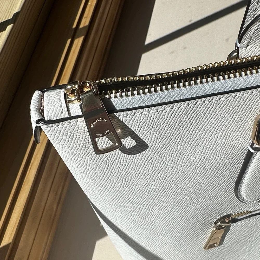 Coach Outlet Gallery Tote Bag in Ivory Chalk - Picture 10 of 12